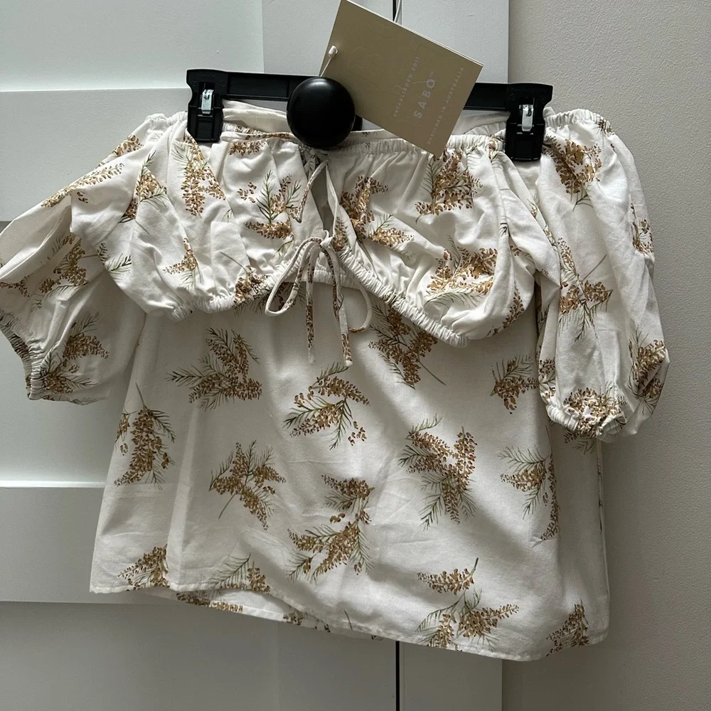 Brand New Sabo Skirt two piece white linen and floral set in size S!